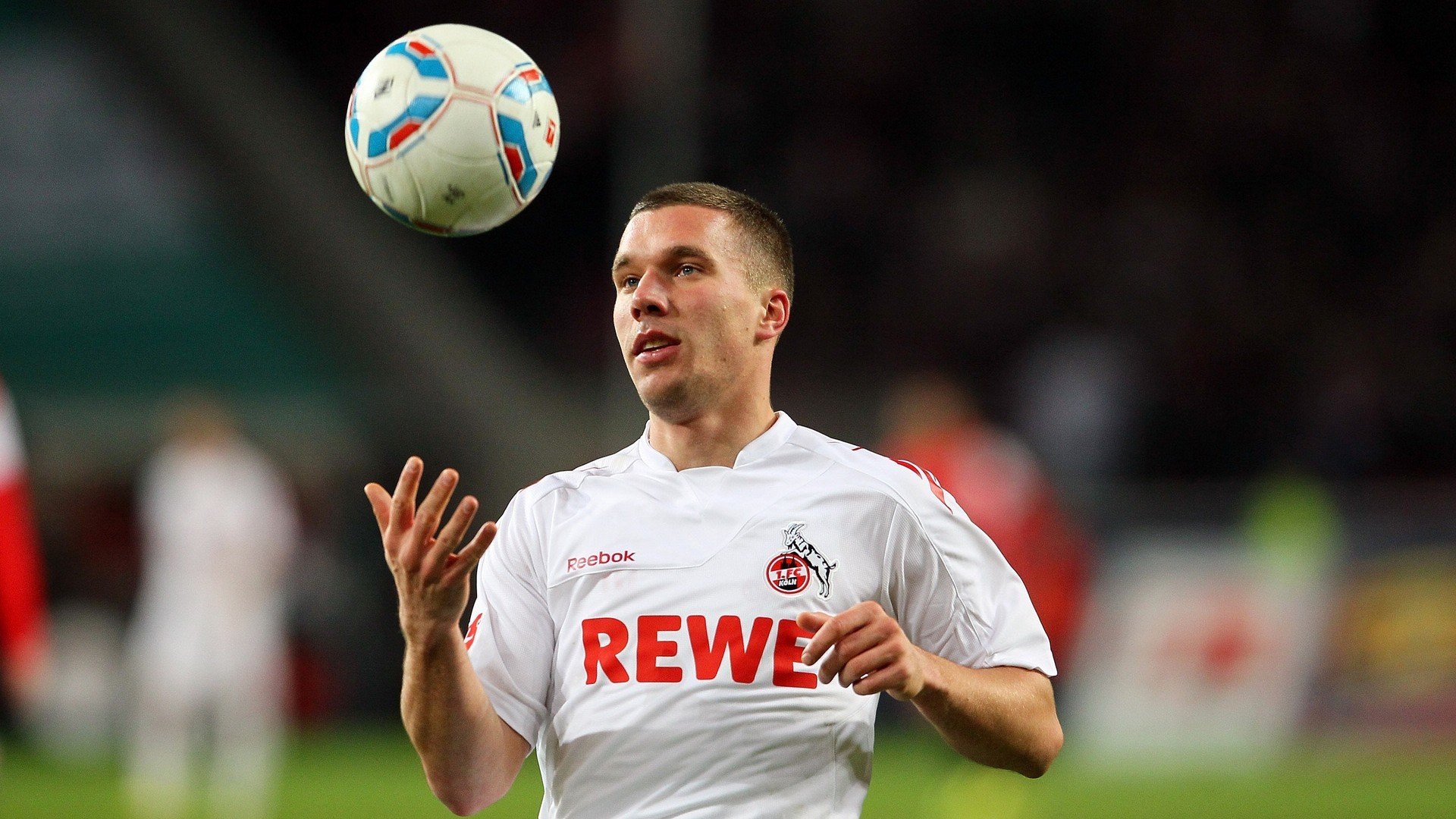 反败为胜引发热议！，姆巴佩在拜仁比赛中出色发挥全场沸腾不已